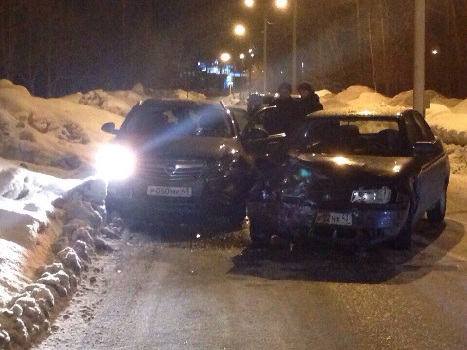 В Чепецке ВАЗ врезался в иномарку: пострадал один из водителей