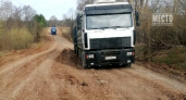 На дороге в Кирово-Чепецком районе два грузовика с горохом закопались в грунт
