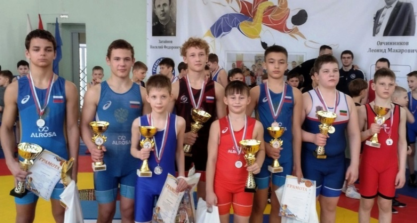 Юные борцы из Кирово-Чепецка привезли множество наград с турнира в Марий Эл