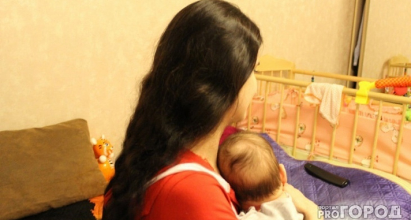 550 жительниц Кировской области получают выплаты за появление в семье первенца