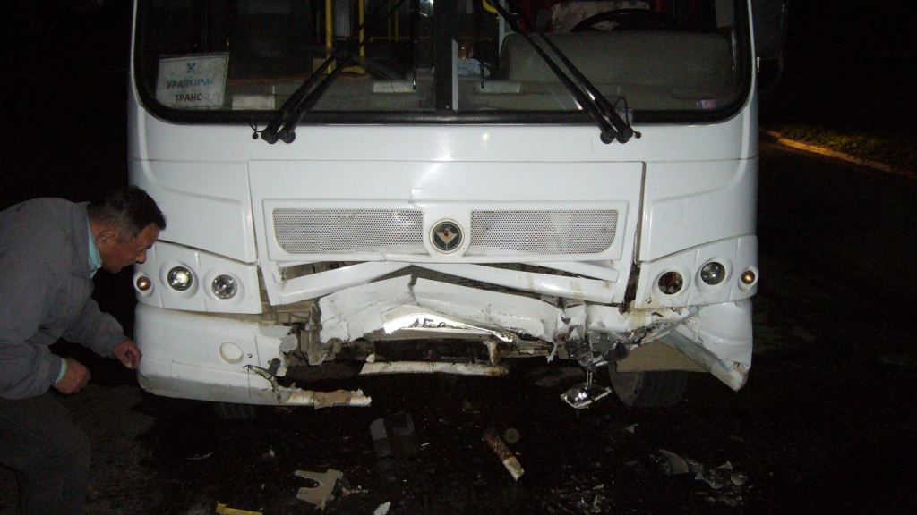 В Чепецке автобус врезался в иномарку: появились новые подробности ДТП