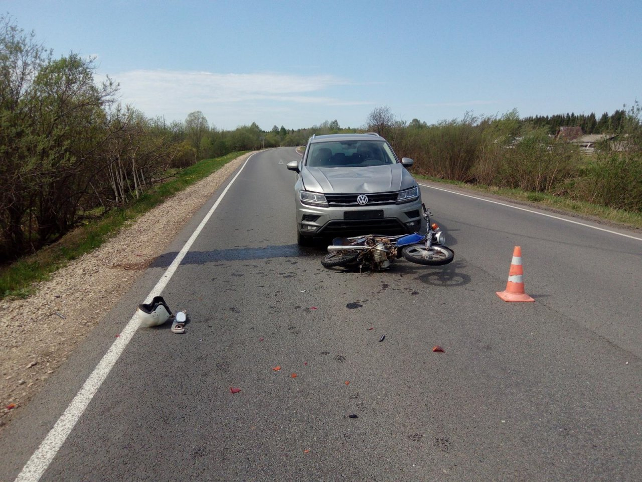 В Чепецком районе водитель мопеда на трассе врезался в иномарку