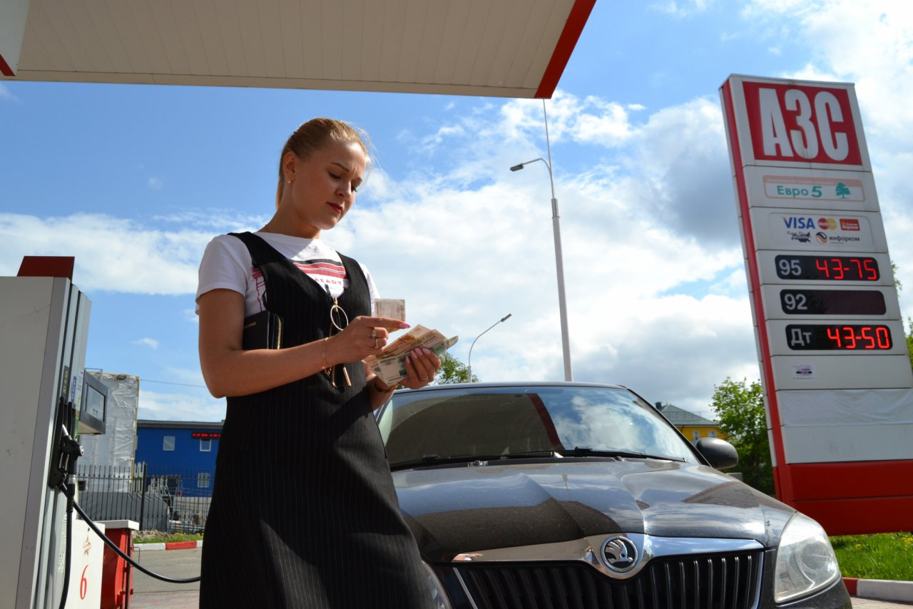 Эксперты: «Бензин может подорожать до 50 рублей за литр»