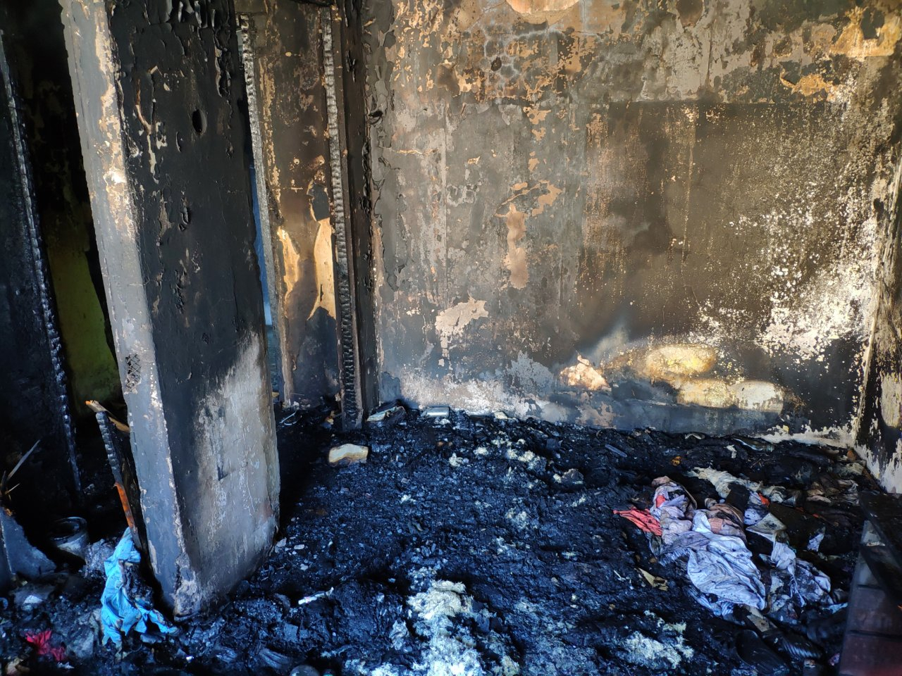 При пожаре в малосемейке на улице Ленина хозяин квартиры получил ожоги