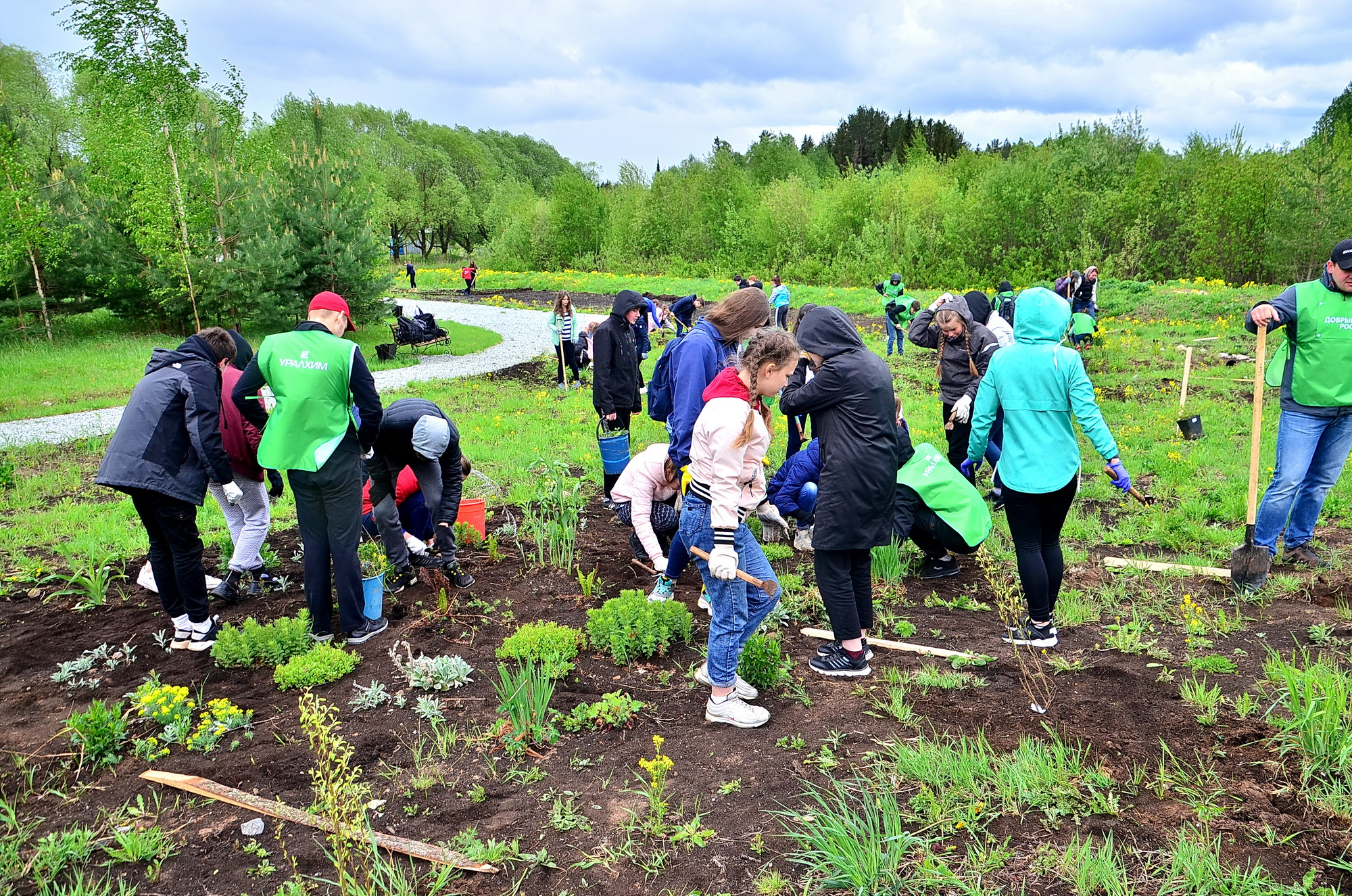 Экологическая акция «Добрый росток» прошла в Кирово-Чепецке при поддержке «УРАЛХИМа»