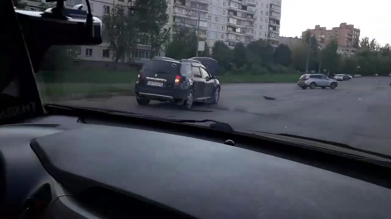 Видео: в Кирово-Чепецке столкнулись две иномарки