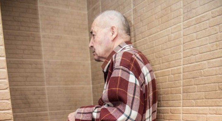 Бил и угрожал серпом: в Кирово-Чепецке мужчина ограбил 91-летнего пенсионера