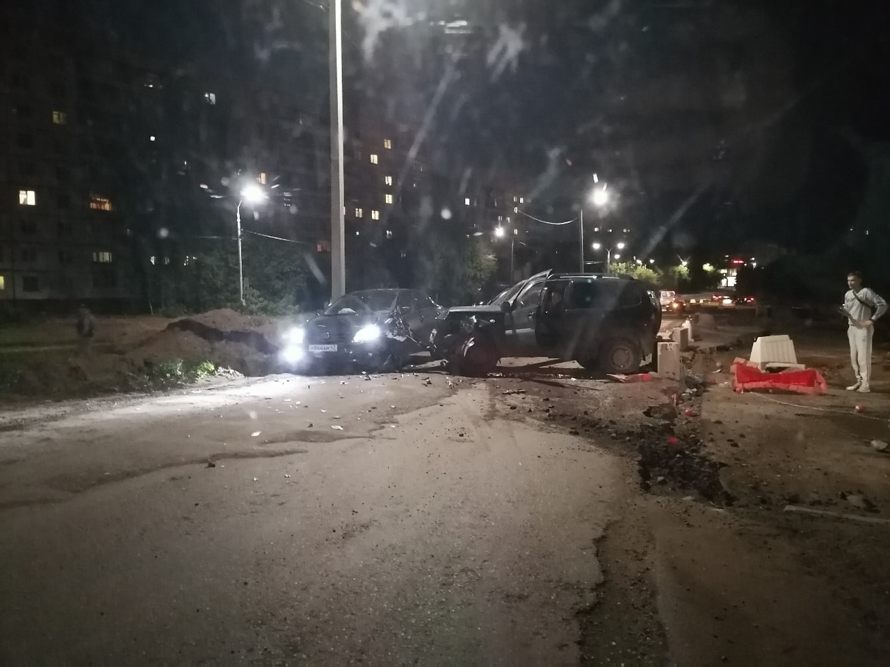 Автомобиль отбросило на опору ЛЭП: в Кирово-Чепецке у строящейся развязки  произошло серьезное ДТП