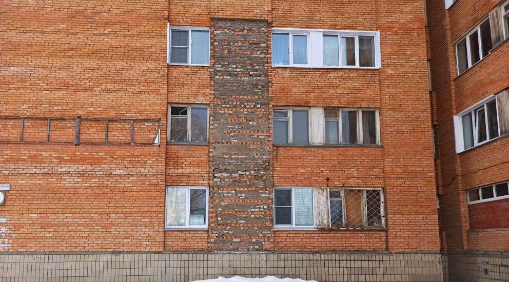 На ремонт фасада дома №5 по улице Сосновой требуется около 10 миллионов рублей