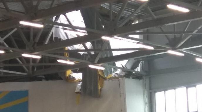 В Кирове во время соревнований обрушилась крыша нового легкоатлетического манежа 