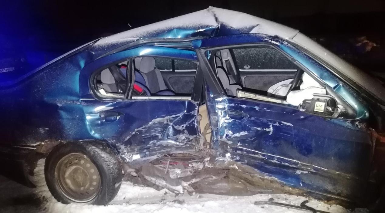 На трассе в Чепецком районе столкнулись иномарка и ВАЗ: травмированы оба водителя