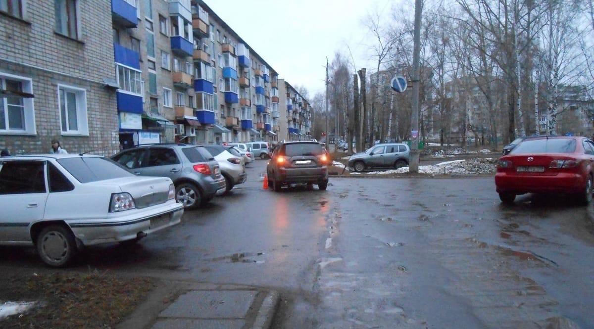 В Чепецке 12-летний мальчик выбежал под колеса иномарки 