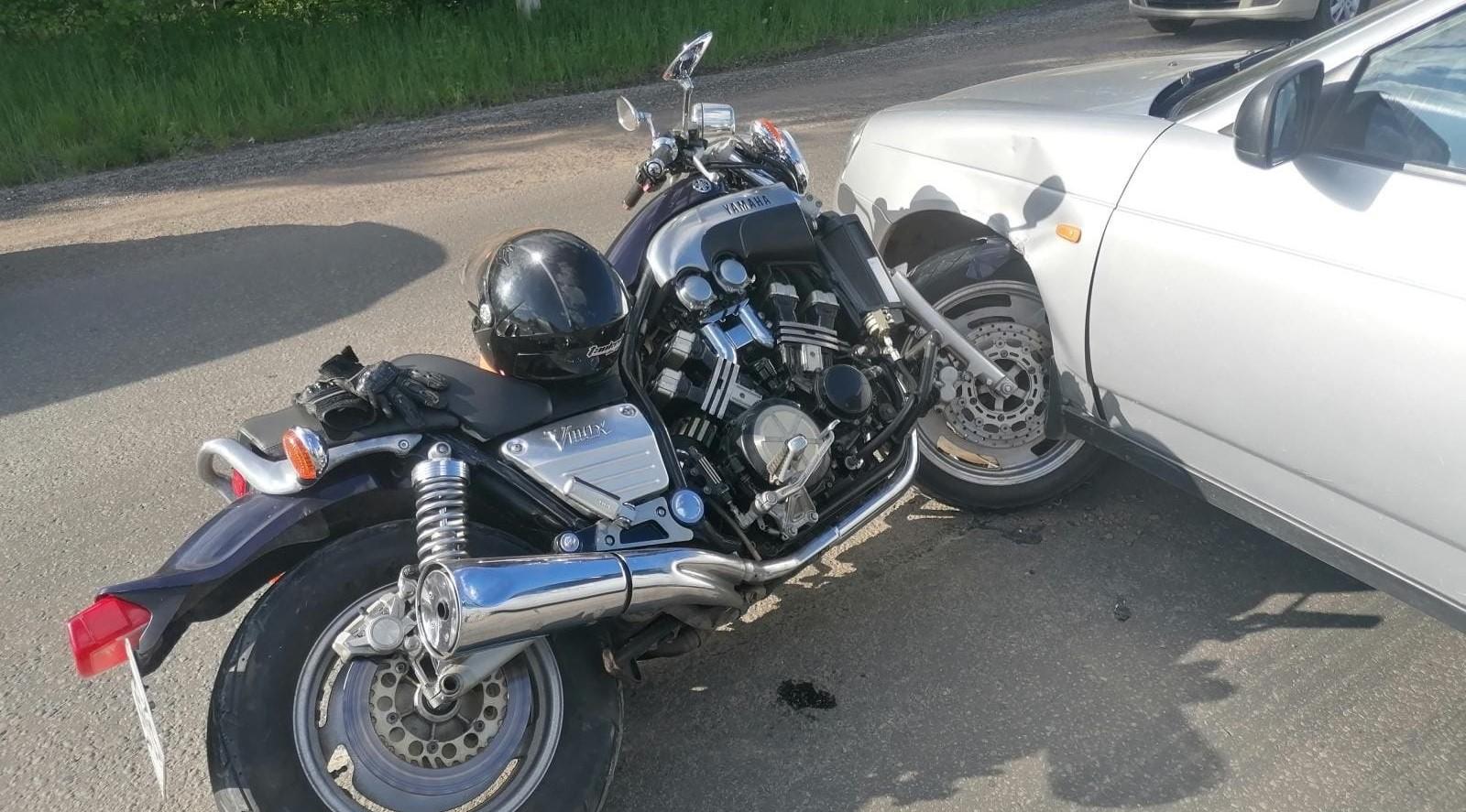 В Кирово-Чепецке 24-летний мотоциклист попал под колеса автомобиля
