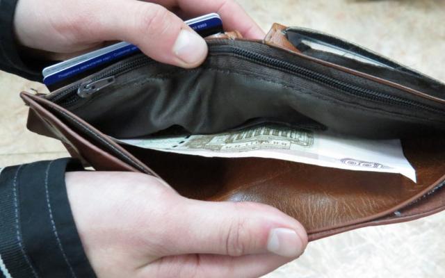 Чепчанин лишился 4 тысяч рублей, пытаясь вернуть потерянную сумку с документами