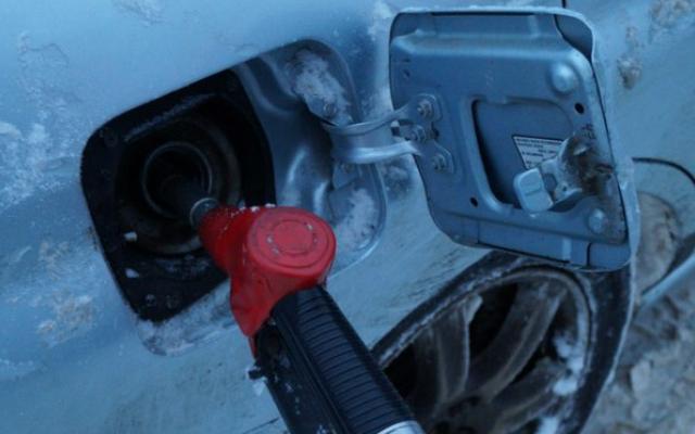 "Залил бензин, а на утро в фильтре - лед": чепчанин рассказал о покупке топлива