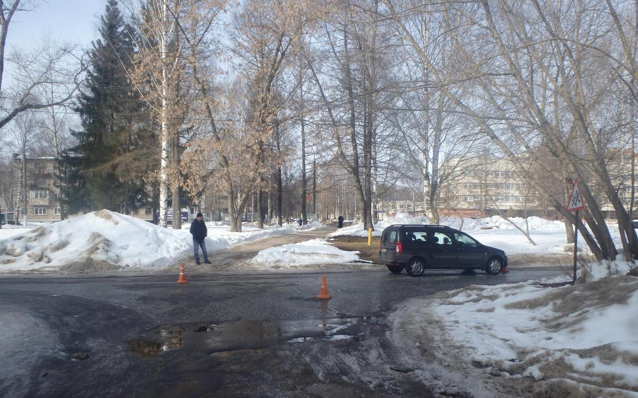 В Чепецке около администрации «Лада» сбила мужчину: пешеход в больнице