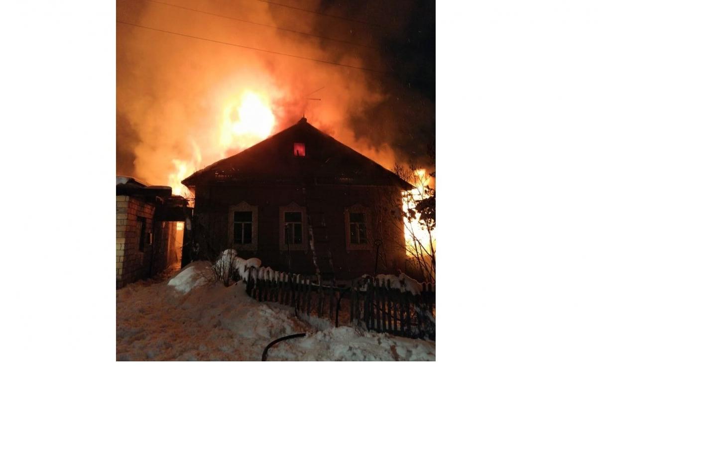 В Кирово-Чепецке сгорел жилой дом: на месте нашли тела двух человек
