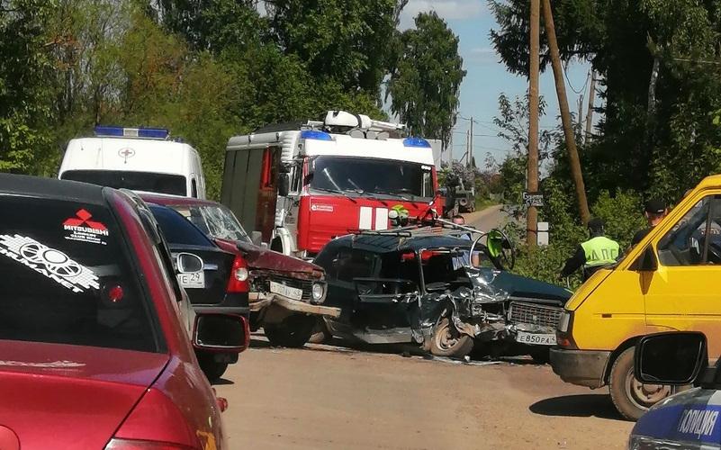 В Кирово-Чепецке при столкновении двух ВАЗов пострадали пять человек