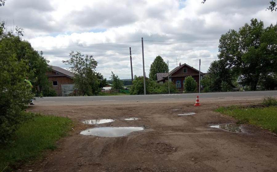 В Кирово-Чепецком районе неизвестный водитель сбил женщину и скрылся