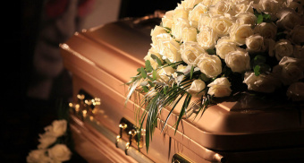 Что нужно знать, столкнувшись с горем: все об организации похорон, выплатах и наследстве